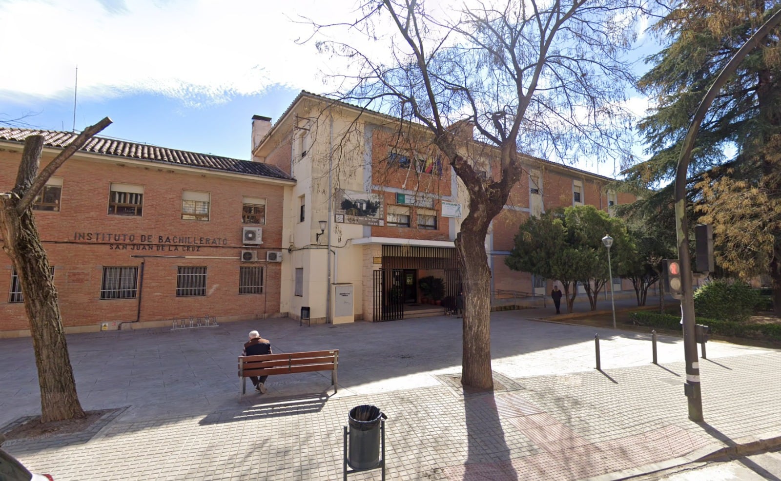 Fachada del IES San Juan de la Cruz en Úbeda