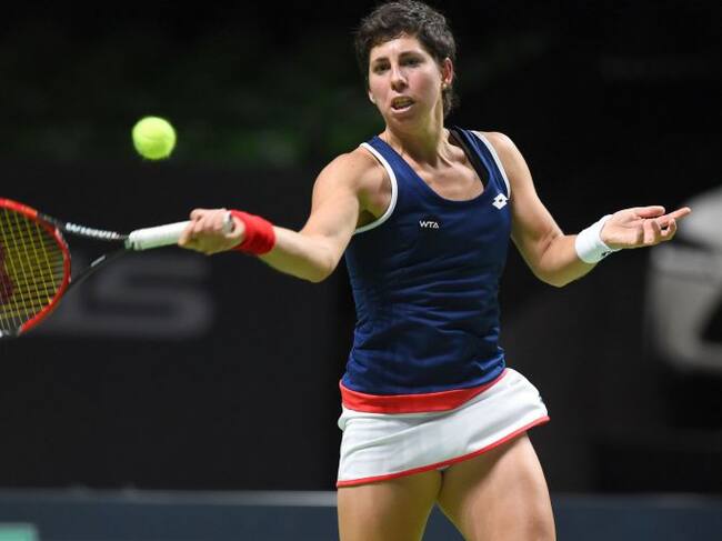 Spain's Carla Suarez Navarro hits a return to Italy's Francesca Schiavone during a quarter final tennis match at the Antwerp Diamond Games WTA tennis tournament on February 13, 2015 in Antwerp. AFP PHOTO / BELGA / LUC CLAESSEN ***Belgium Out***