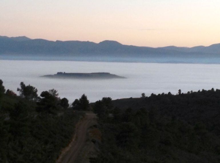 La niebla hace desaparecer parte del Bierzo