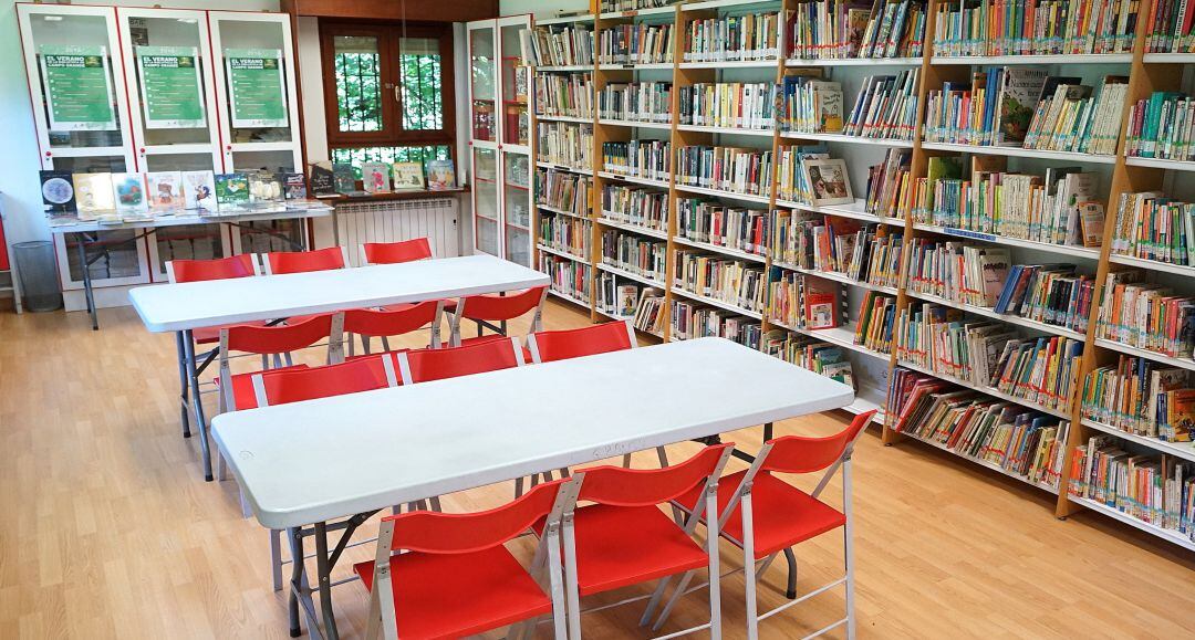 Interior de una biblioteca municipal