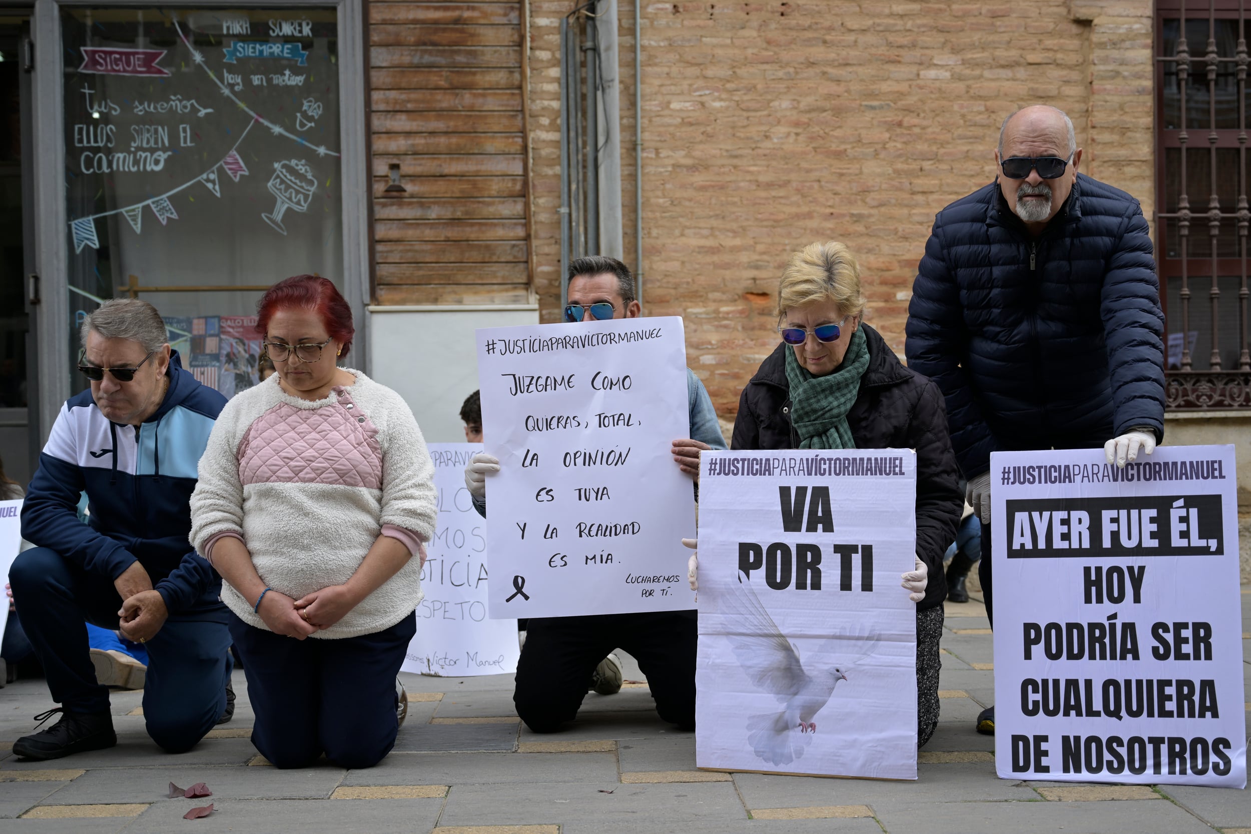 Unos mil vecinos del municipio ciudadrealeño de Malagón han salido a la calle este domingo para pedir justicia por la muerte de Víctor Manuel