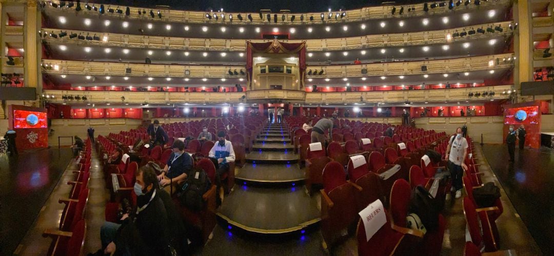 Perspectiva del Teatro Real antes de la celebración del Sorteo Extraordinario de la Lotería de Navidad 2020