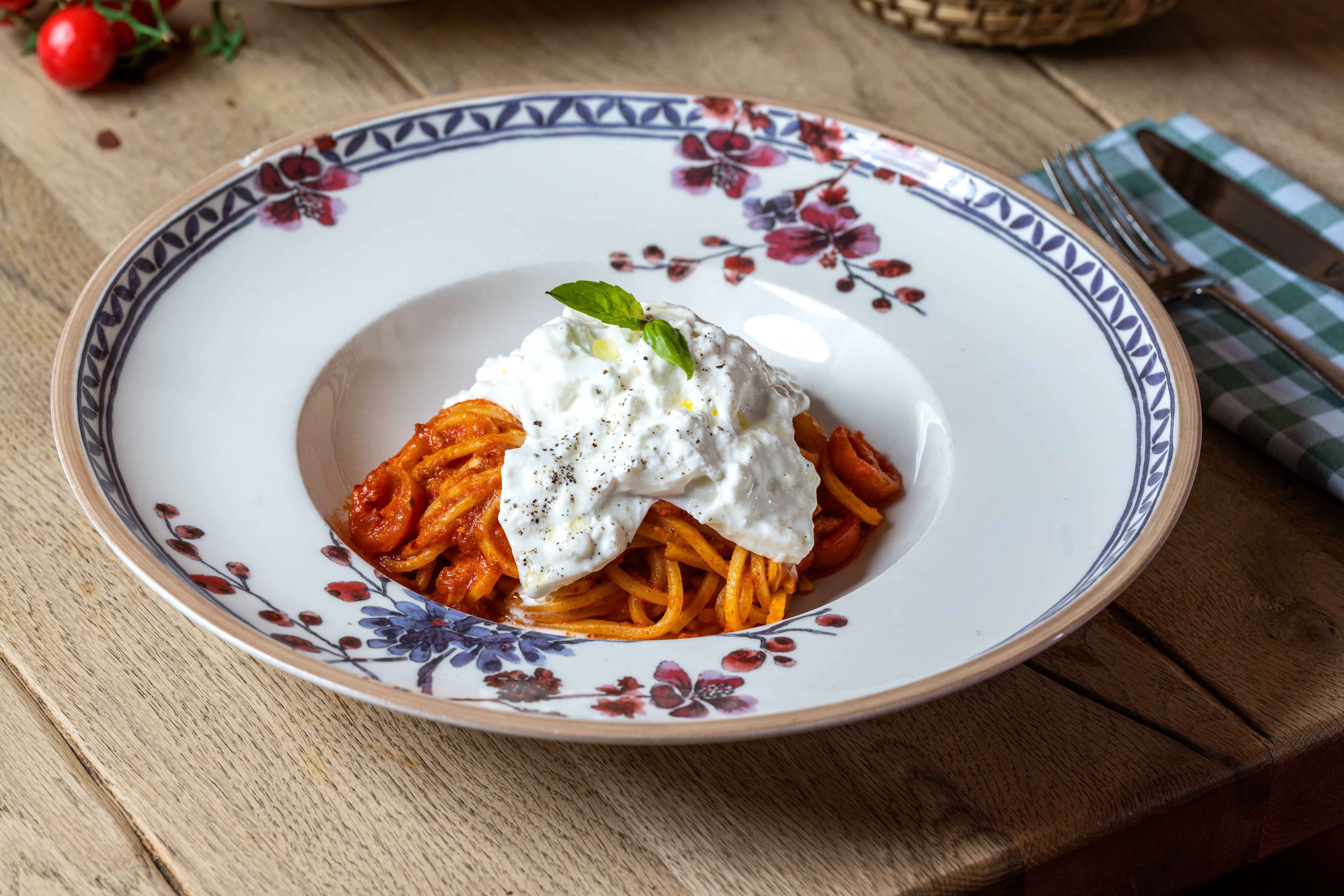 &#039;Spaghetti arrabiata&#039; con burratina y &#039;nduja&#039;.