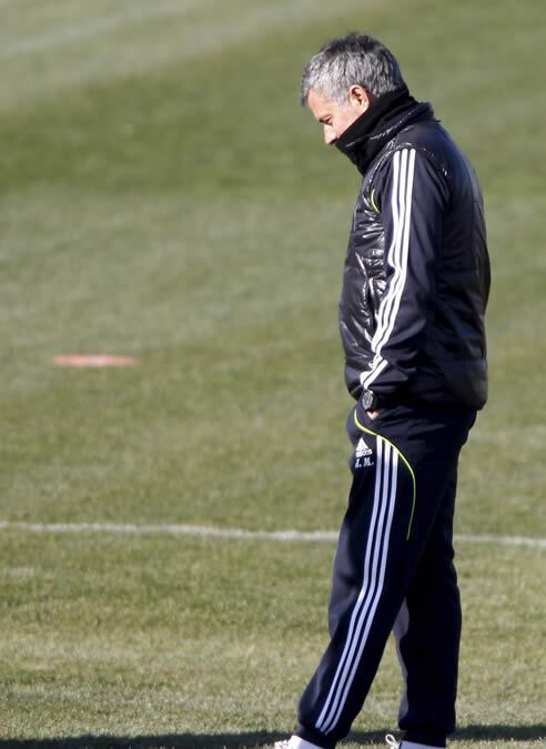 Mourinho, durante el entrenamiento en Valdebebas