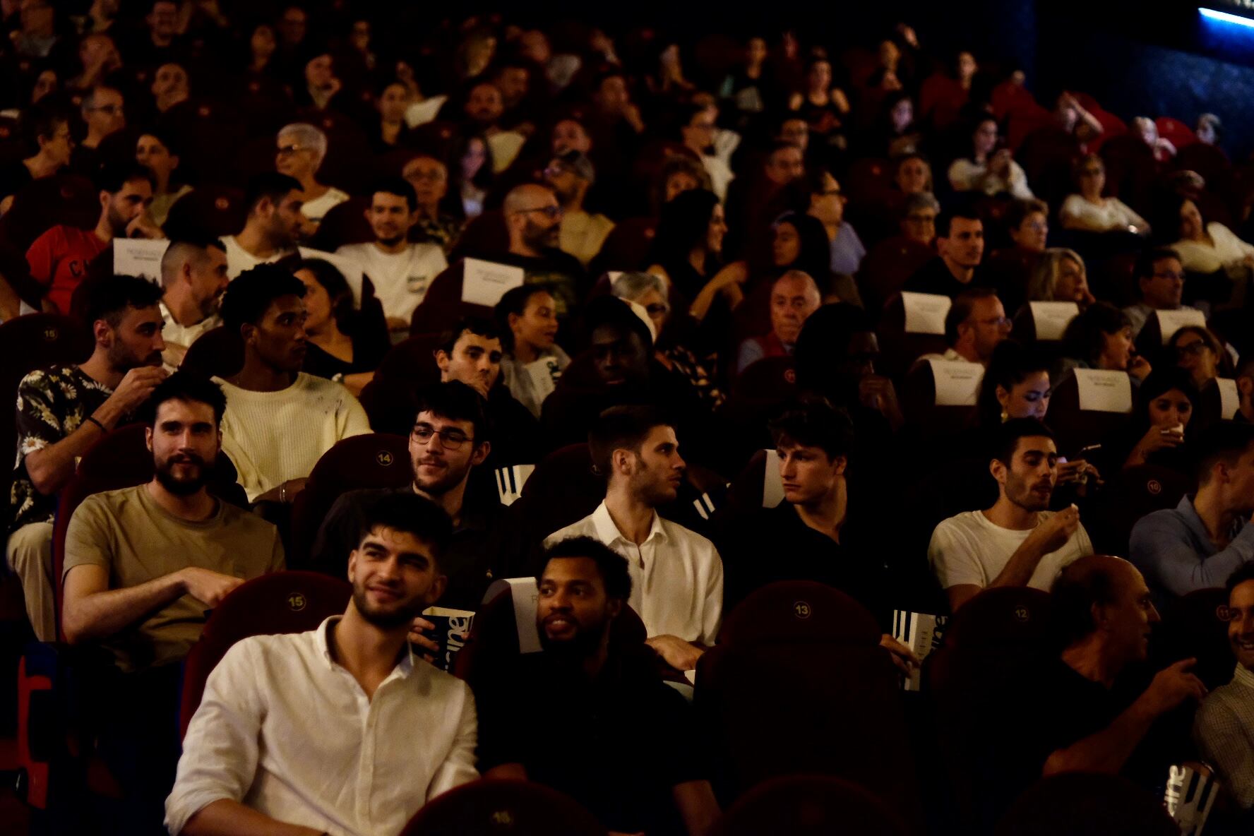 El planter de l'Hestia es va desplaçar a la sala de cinema per veure l'estrena del documental sobre com es va viure dins el club l'ascens a LEb Or.