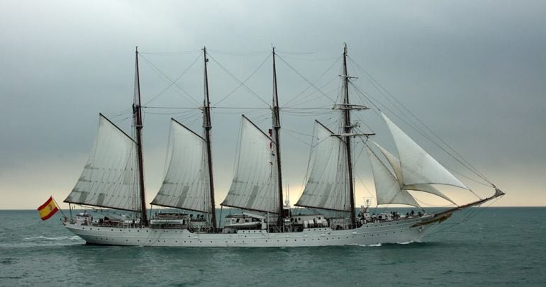 Elcano navega rumbo a Santa Cruz de Tenerife