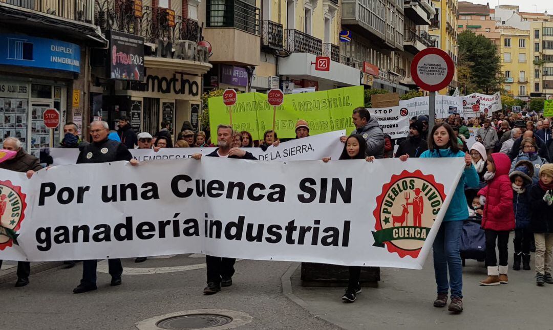 Imagen de archivo de una manifestación contra las macrogranjas en Cuenca, en 2019