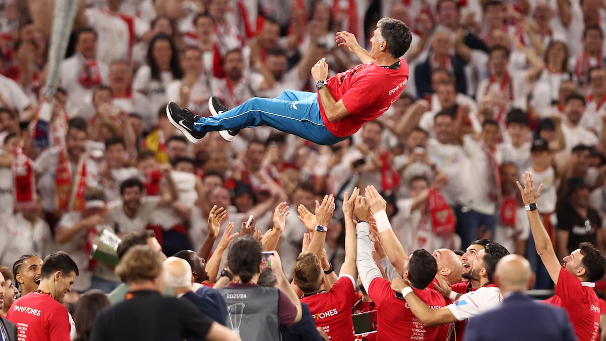 Pepe Castro, Óliver Torres, Suso, Jesús Navas, Bryan Gil celebran la Europa League en 'El Larguero'
