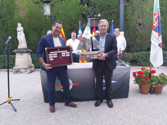 El Tanit IV y el Ruaj, ganadores en categoría absoluta y entre los bancos alcoyanos en la IX edición del trofeo celebrada el año pasado