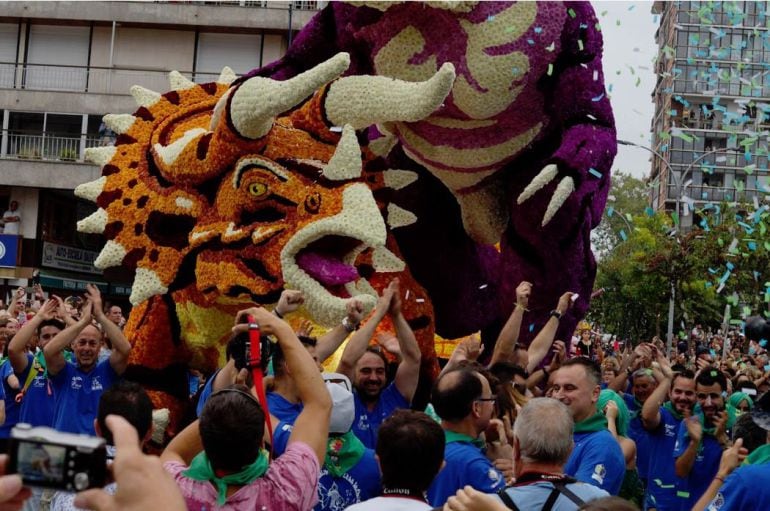 Este año tiene al artista urbano &#039;Okuda&#039; como &#039;carrocista mayor&#039;.