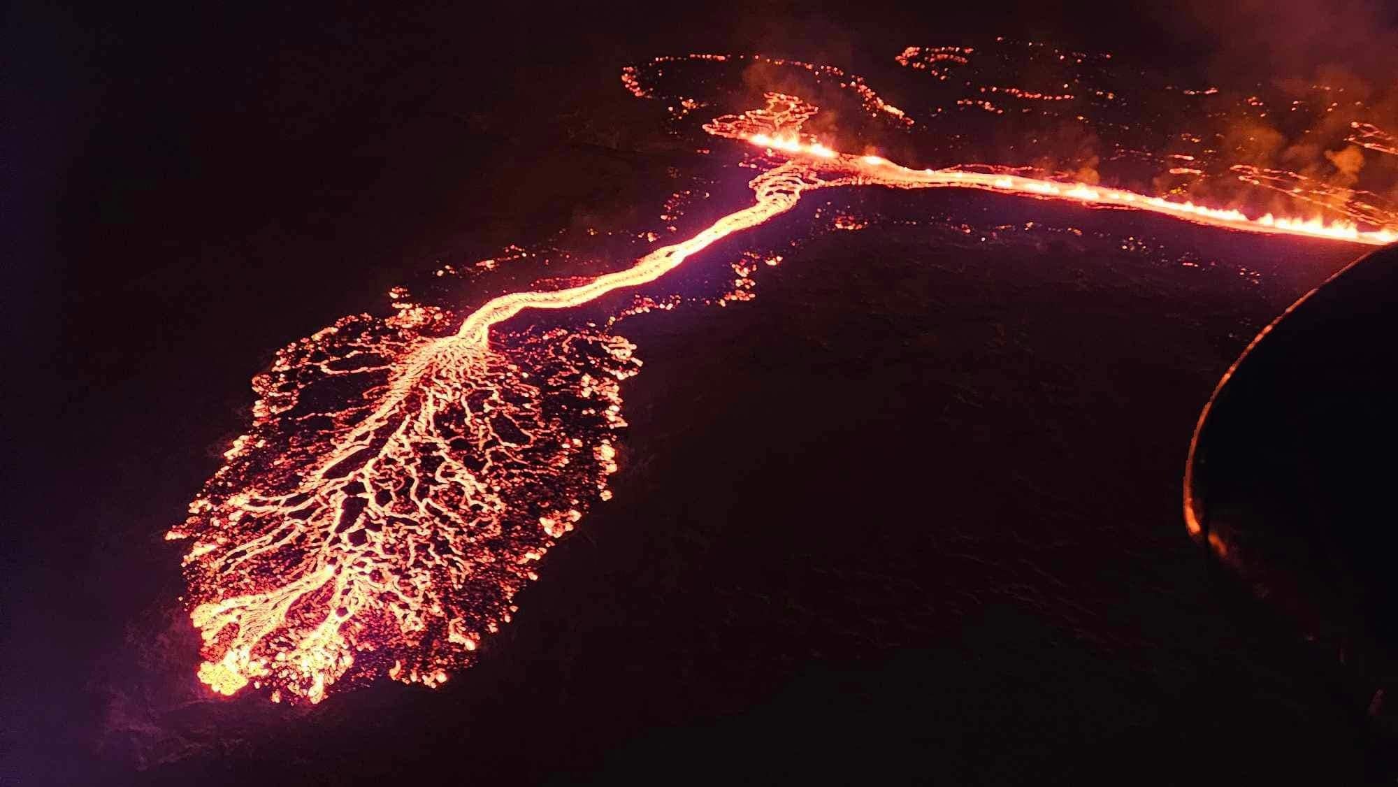 Vista de la lava del volcán en Islandia