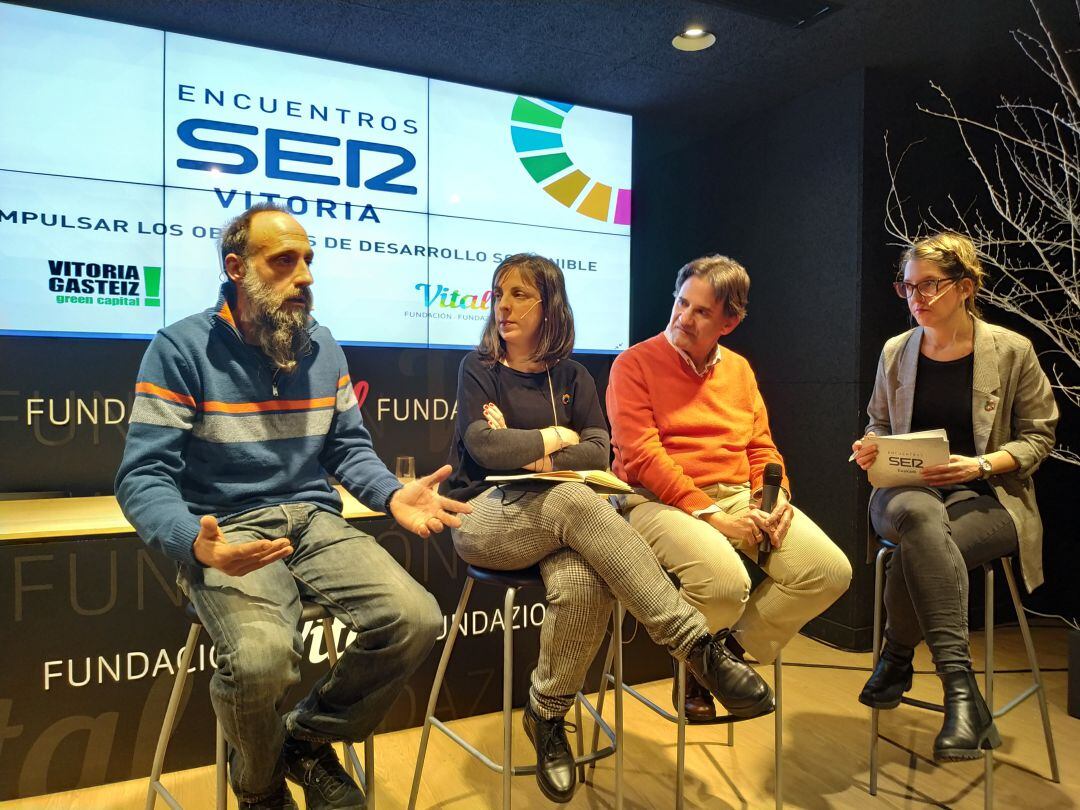 Imagen de la mesa redonda de los &quot;Encuentros SER Vitoria, cómo impulsar los Objetivos de Desarrollo Sostenible&quot;