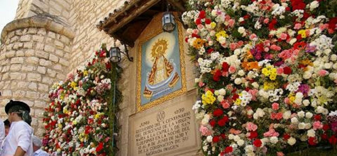 Ofrenda floral a la Virgen de la Capilla. Foto de archivo.