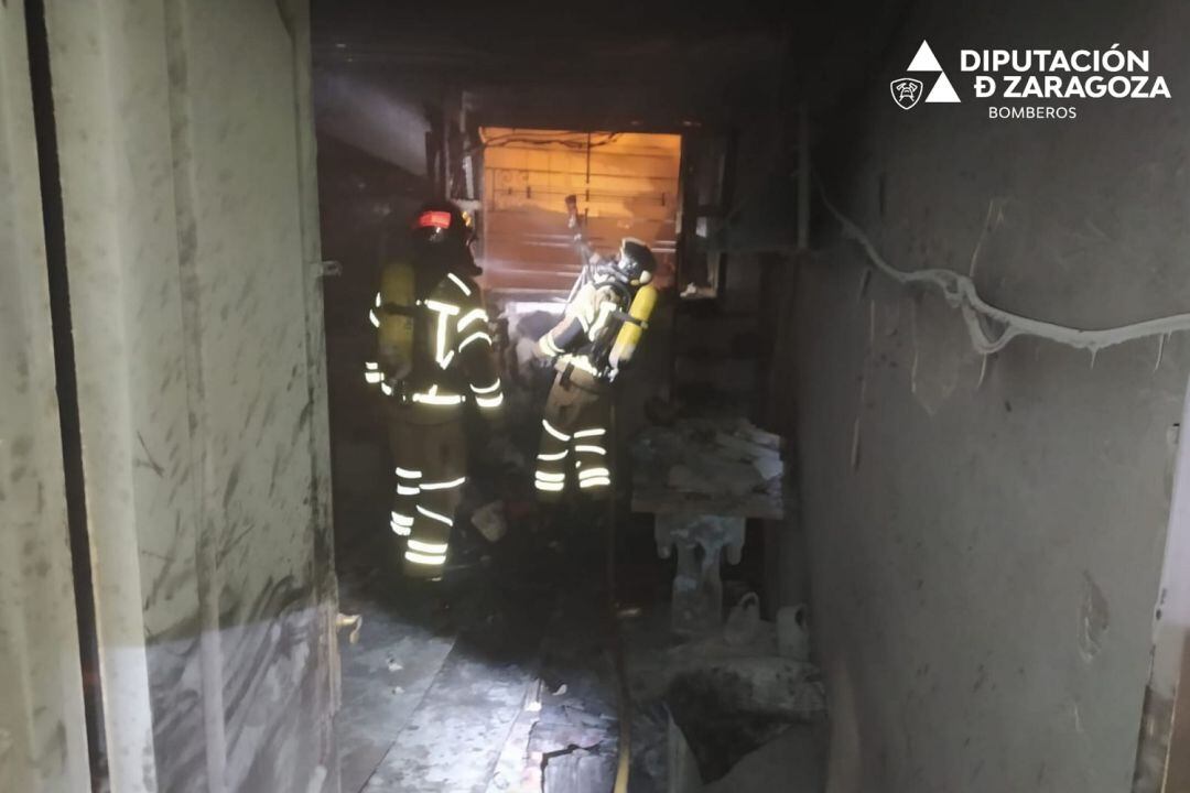 Actuación de los bomberos de la Diputación Provincial de Zaragoza en una vivienda de Épila 