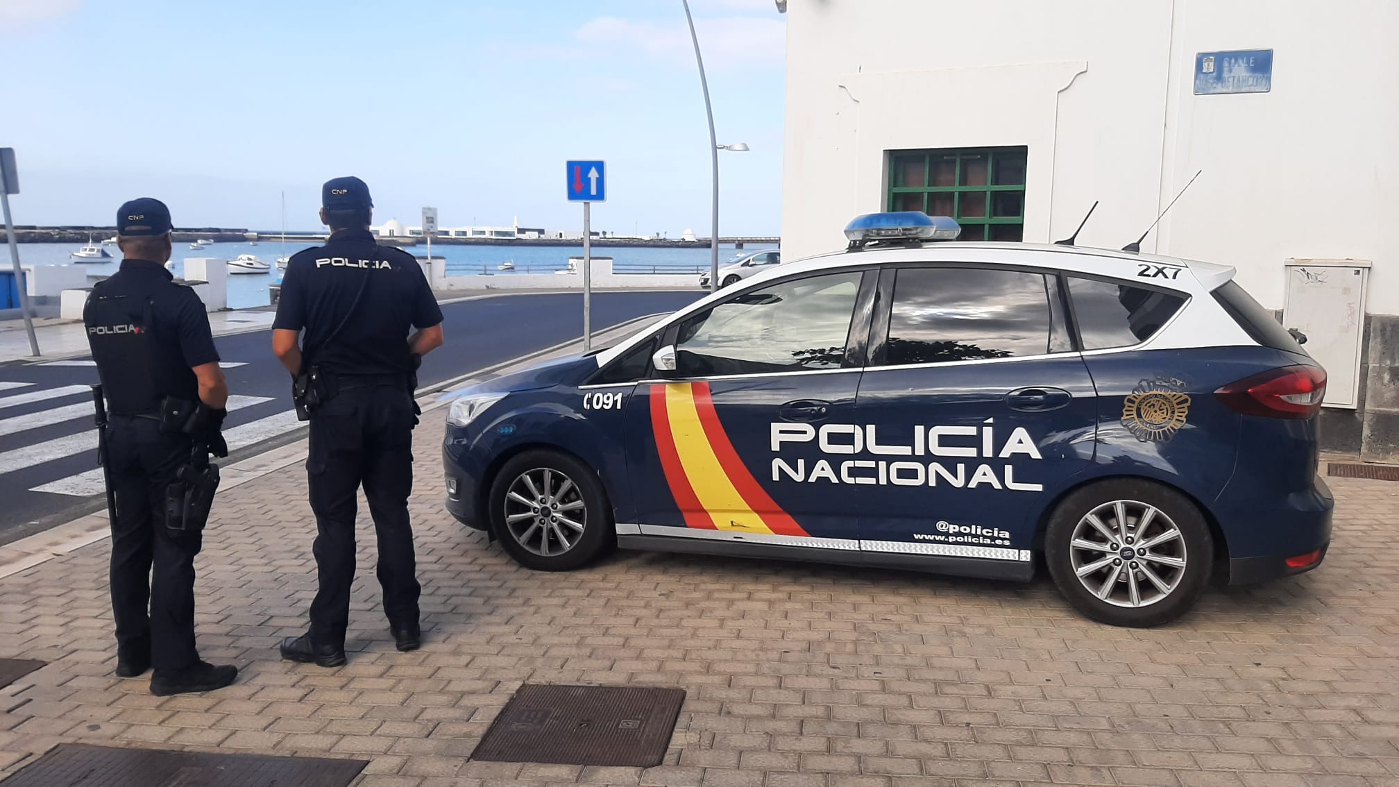 Agentes de la Policía Nacional en Arrecife, Lanzarote.