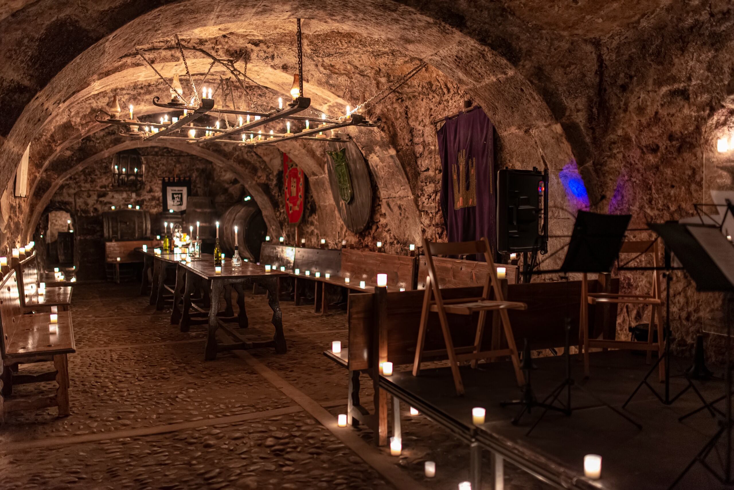 Imagen de archivo de la Bodega de la peña Tierra Aranda a la luz de las velas (2024)