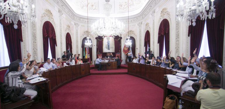 Imagen del salón de plenos del Ayuntamiento de Cádiz