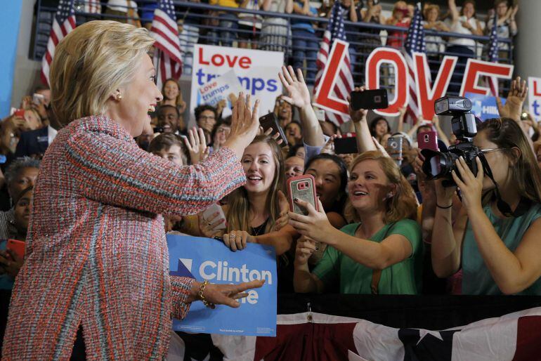 Hillary Clinton ha vuelto a la campaña electoral en Carolina del Norte después de tres dís de pausa para recuperarse de la neumonía