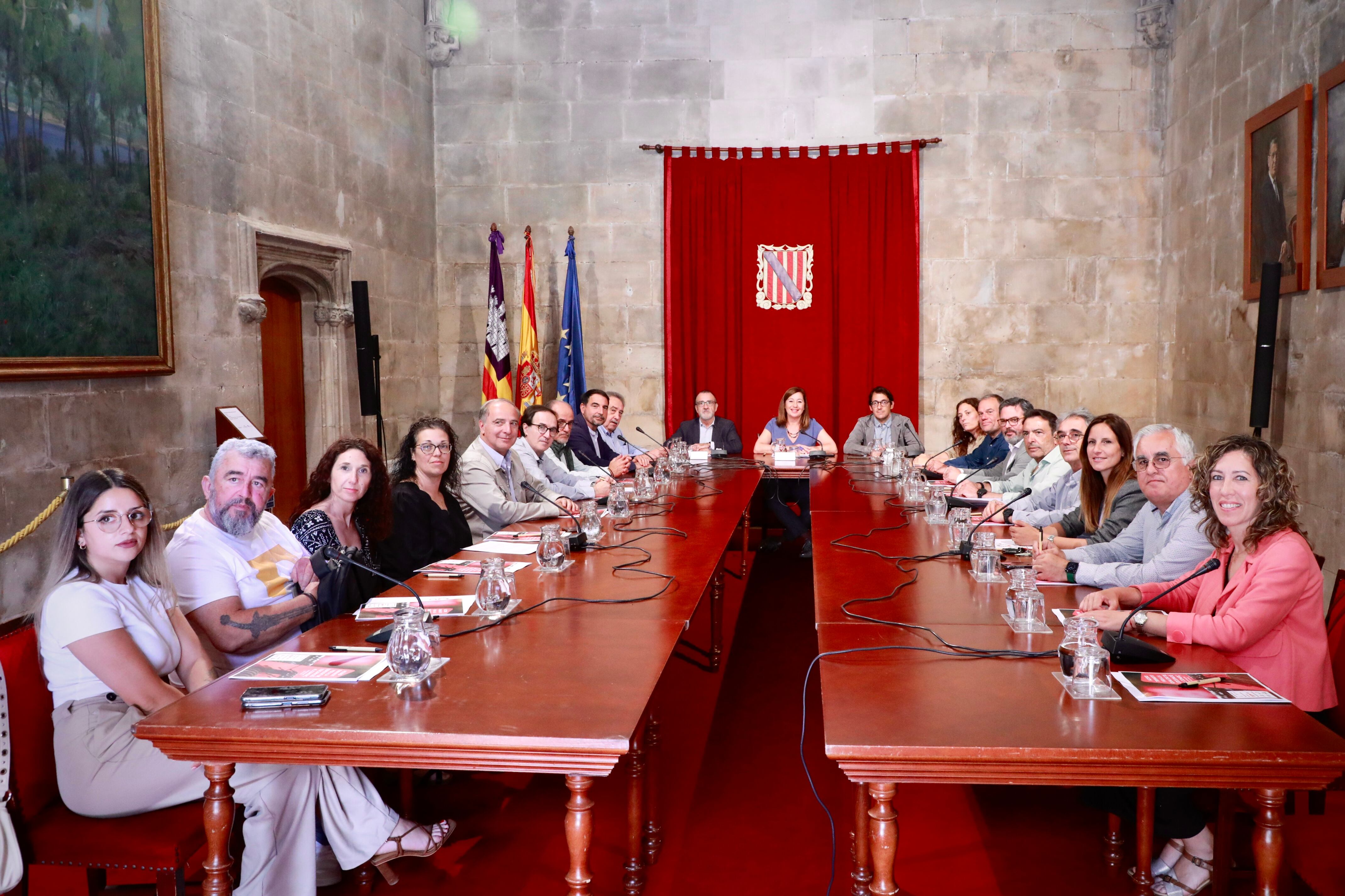 Un momento durante la reunión mantenida este sábado