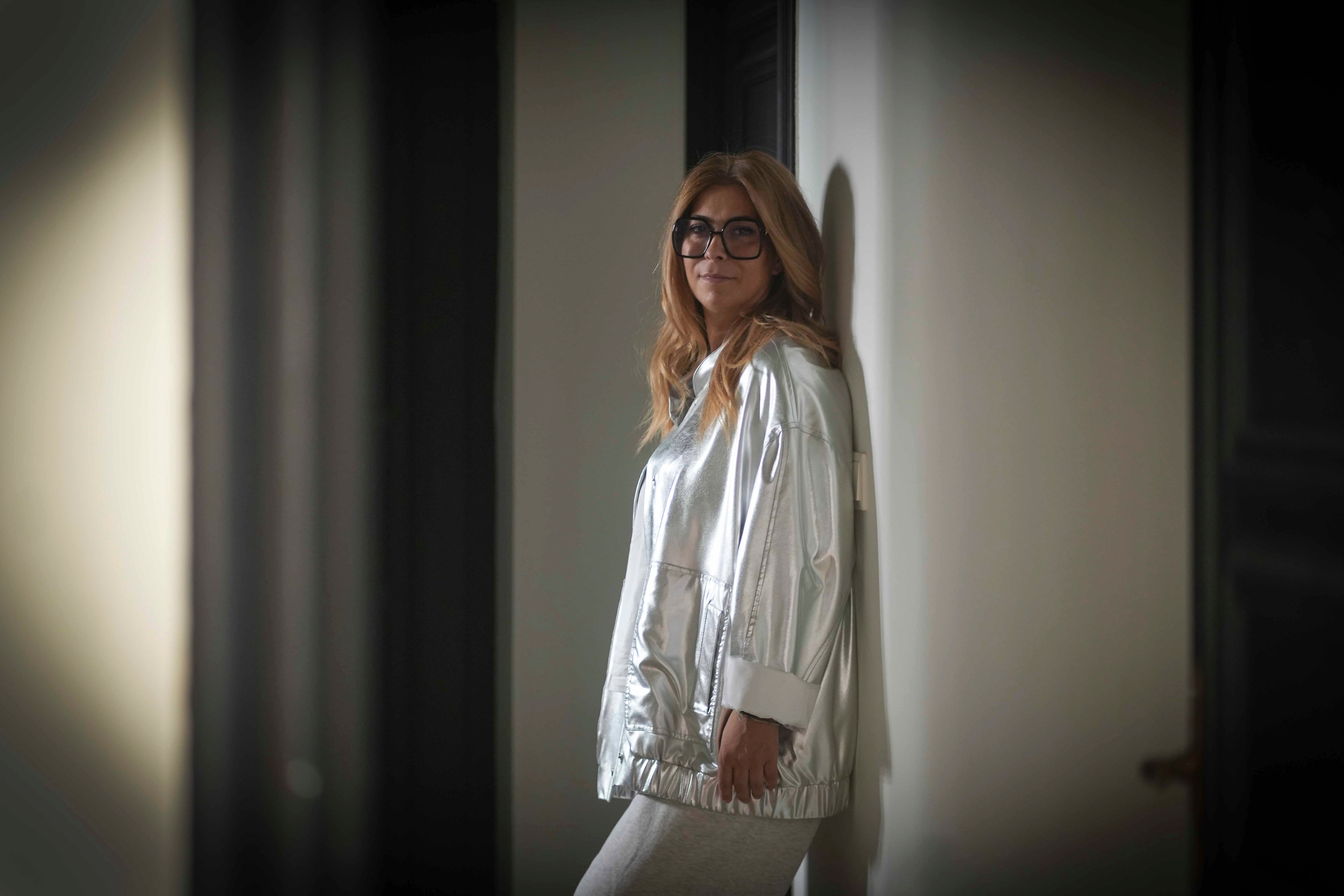 MADRID, 08/07/2025.-Fotografía de archivo del 22/06/2024, de la diseñadora cordobesa Juana Martín, que ha sido galardonada con el Premio Nacional de Diseño de Moda 2025 que otorga el Ministerio de Cultura por construir, &quot;desde una raíz profundamente gitana y andaluza, un lenguaje propio que conjuga emoción, vanguardia, excelencia técnica y una visión poética del diseño, comprometida con el papel de la moda como forma de expresión cultural&quot;.- EFE/ Rafa Alcaide
