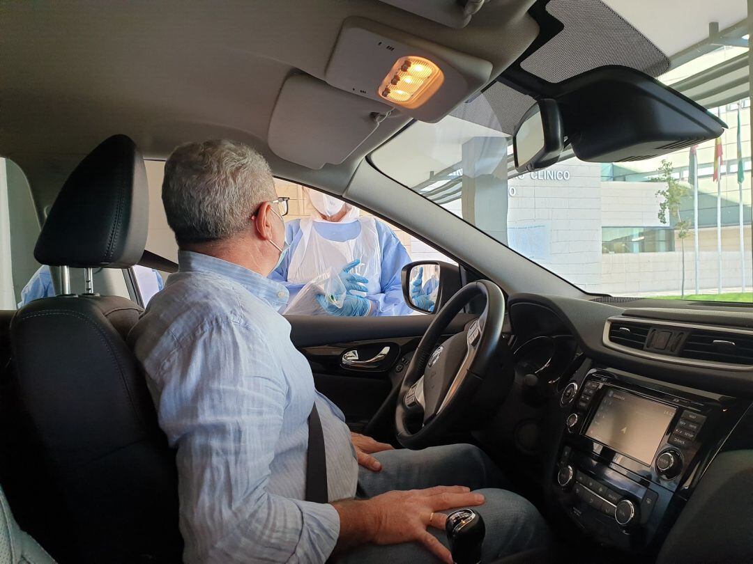 Realización de una prueba PCR en una imagen de archivo.