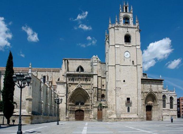 Se produce un desprendimiento en la fachada de la Catedral de Palencia