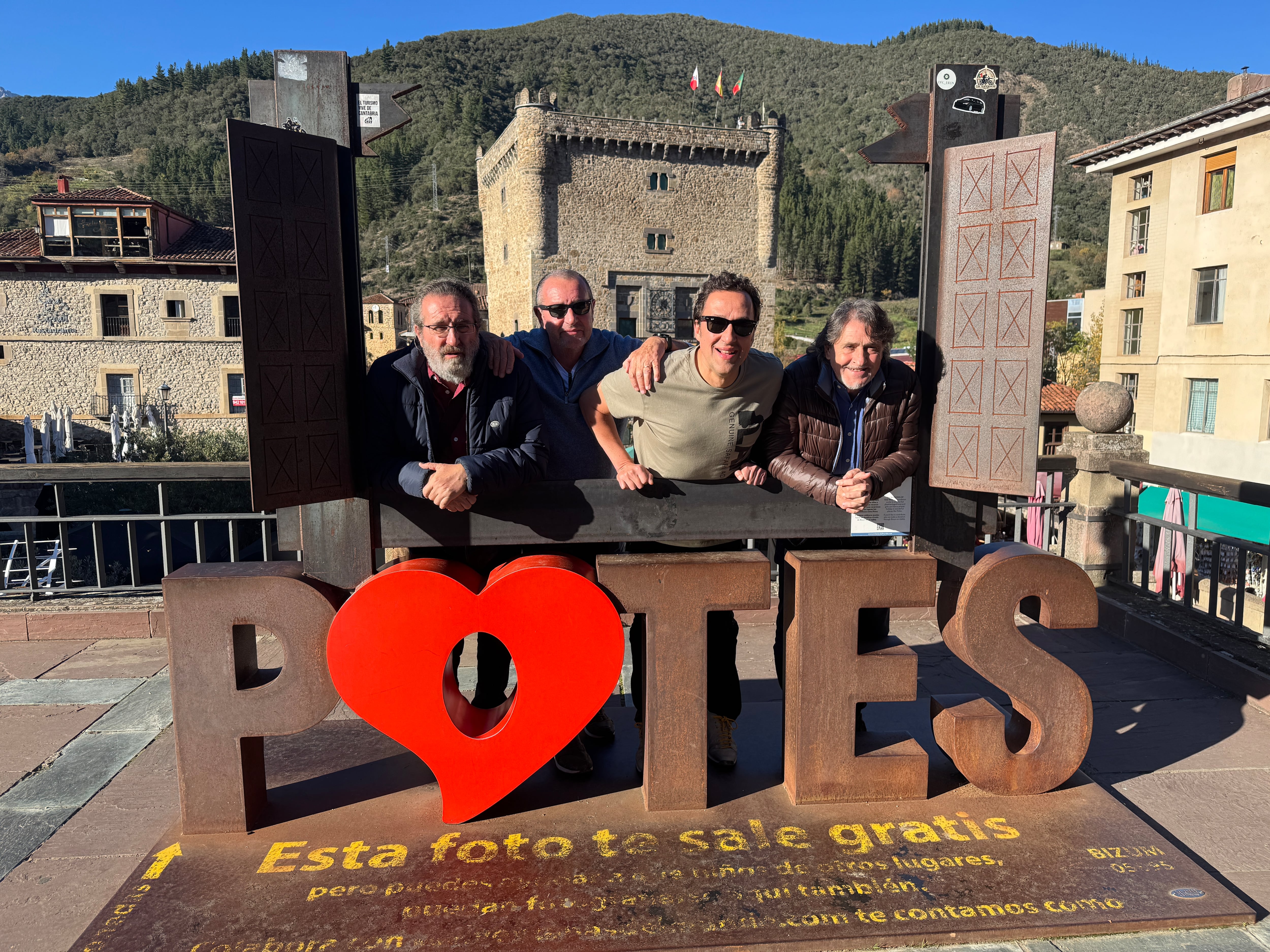 José Luis Blanco, Ángel Colina, José Antonio Ponseti y Raúl Pérez, en Potes.