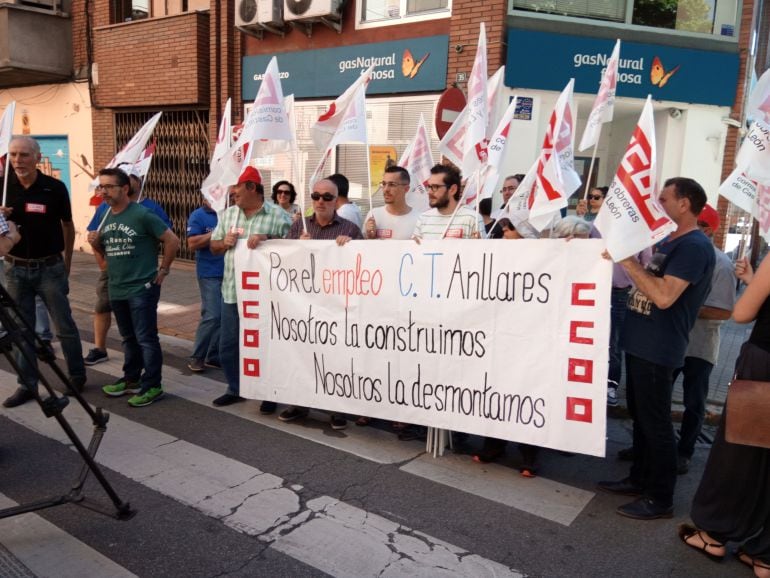 Trabajadores de MASA a las puertas de Gas Natural Fenosa