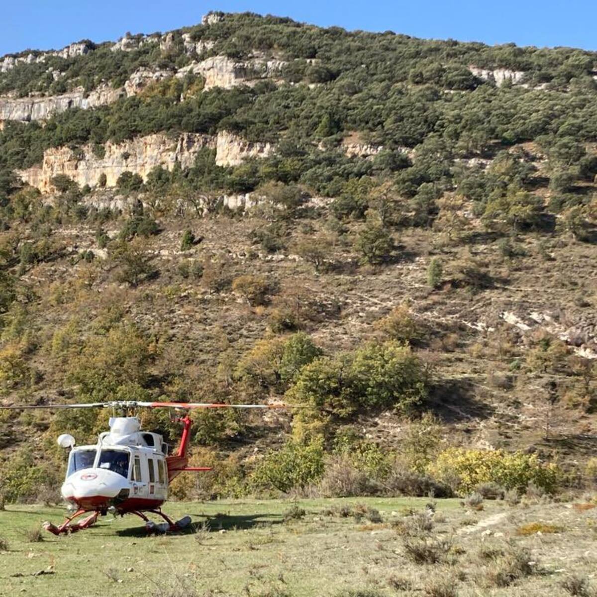Rescatan a un vecino de Portugalete que quedó suspendido inconsciente en una vía ferrata de Valderredible