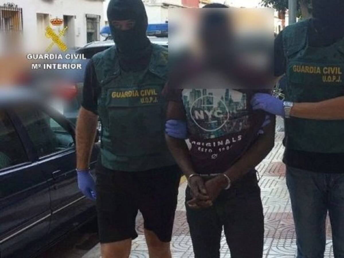 Detenido en Barajas por la muerte de la mujer hallada en un vertedero de Almería