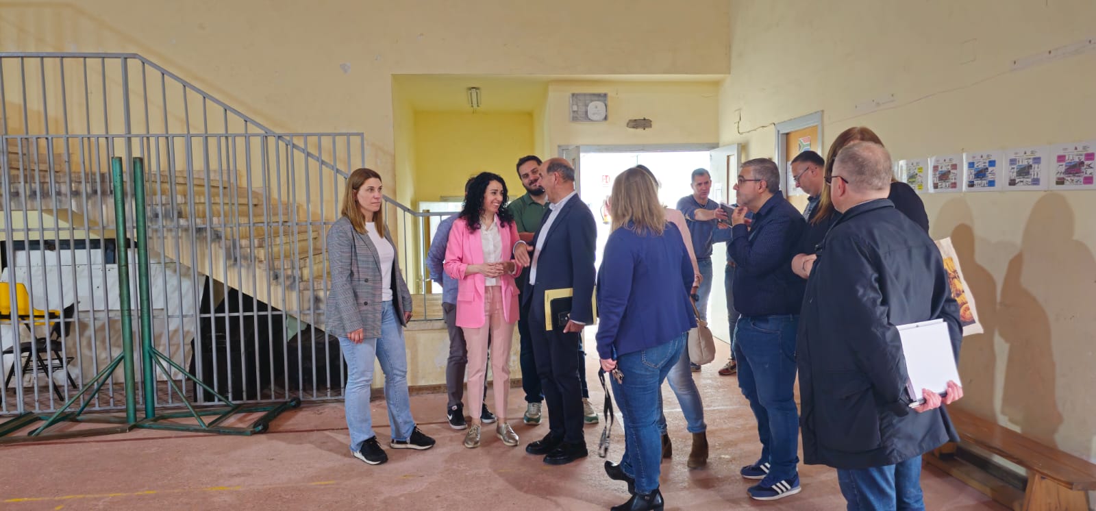 El director general de Infraestructuras Educativas durante su visita a Tavernes.