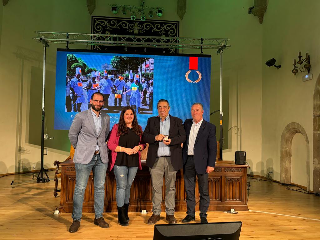 Carmelo Gómez, ex presidente, recibe la medalla de oro de ASAJA Soria.