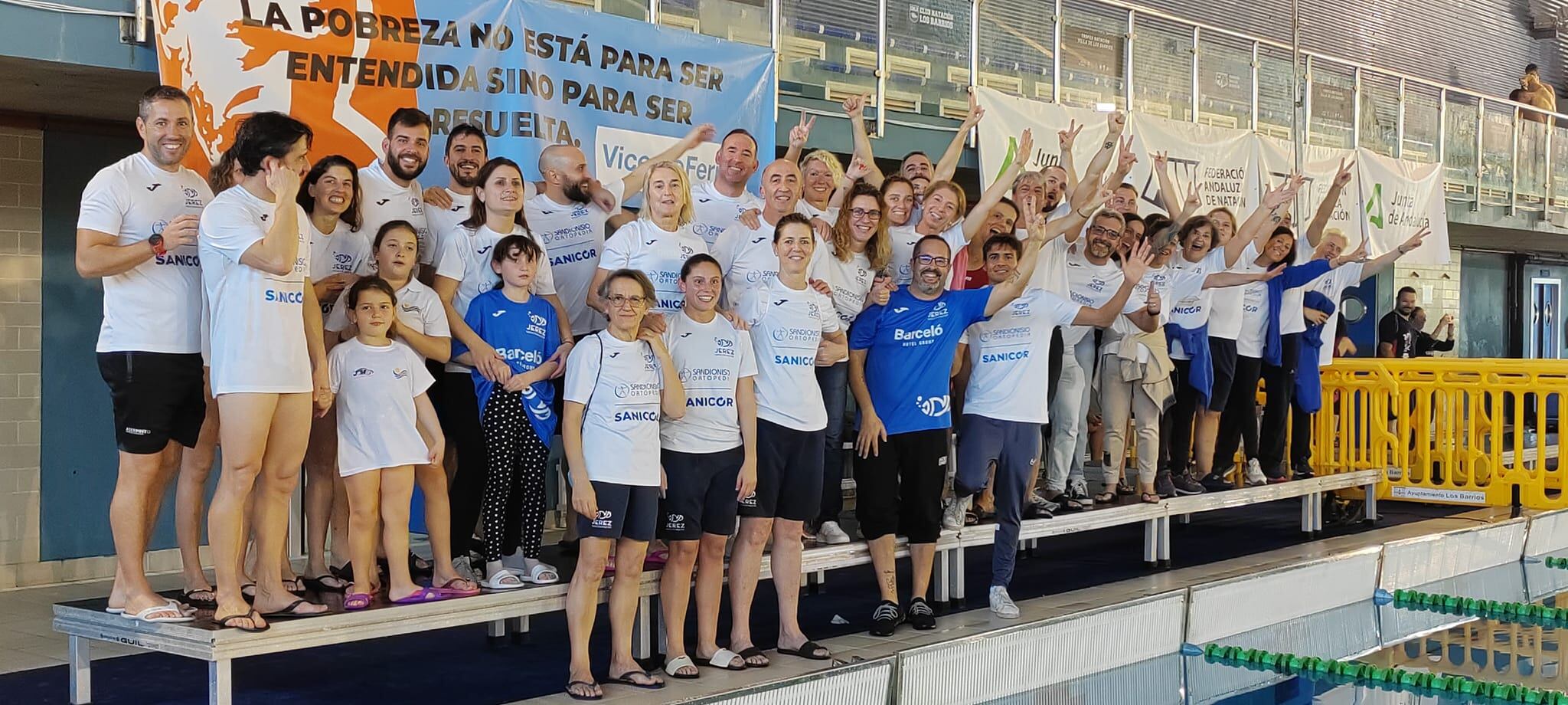 El Jerez Natación Máster celebra en el podio el título regional