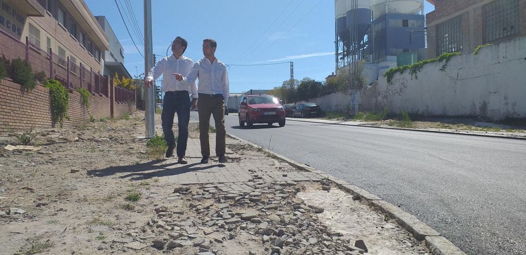 José Luis Horcajo y Pablo Pérez durante su visita al polígono del Cerro