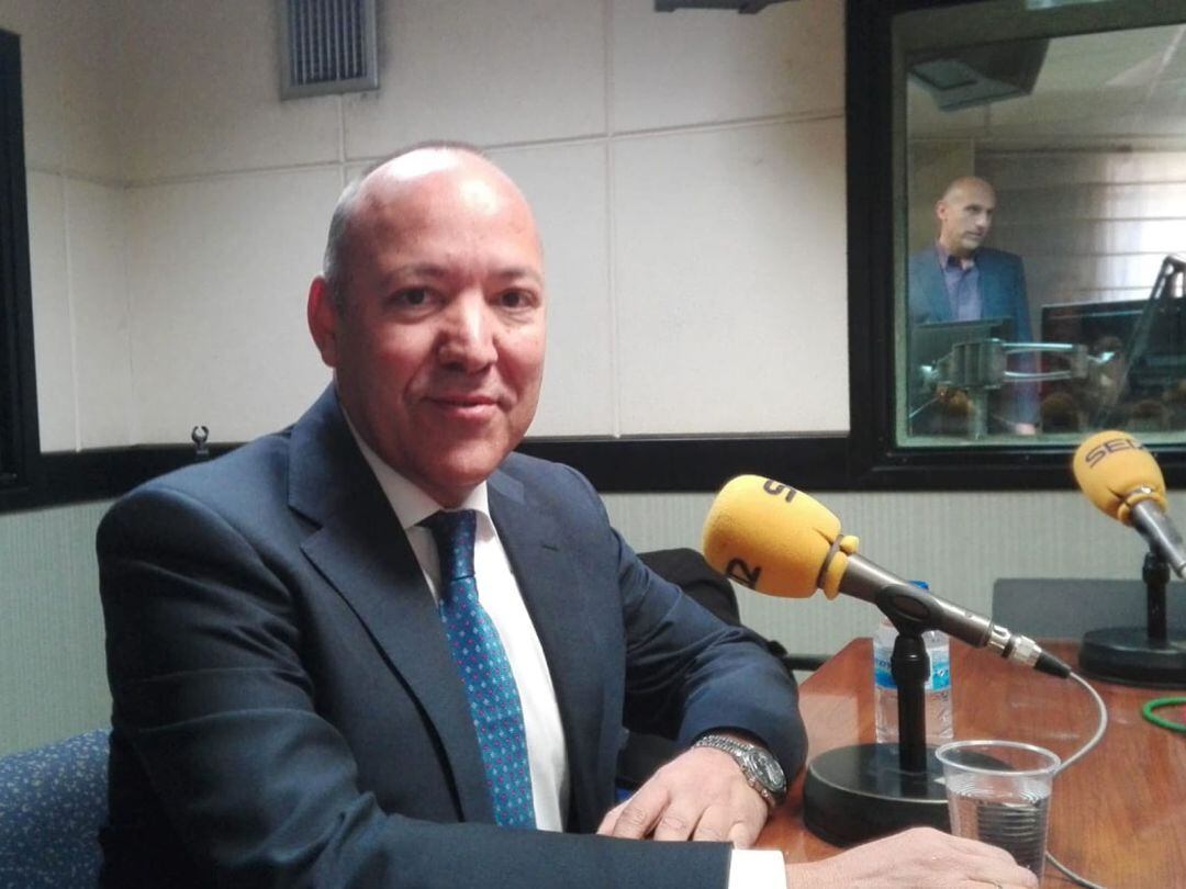 El presidente provincial del PP, José María Barrios, en los estudios de Radio Zamora