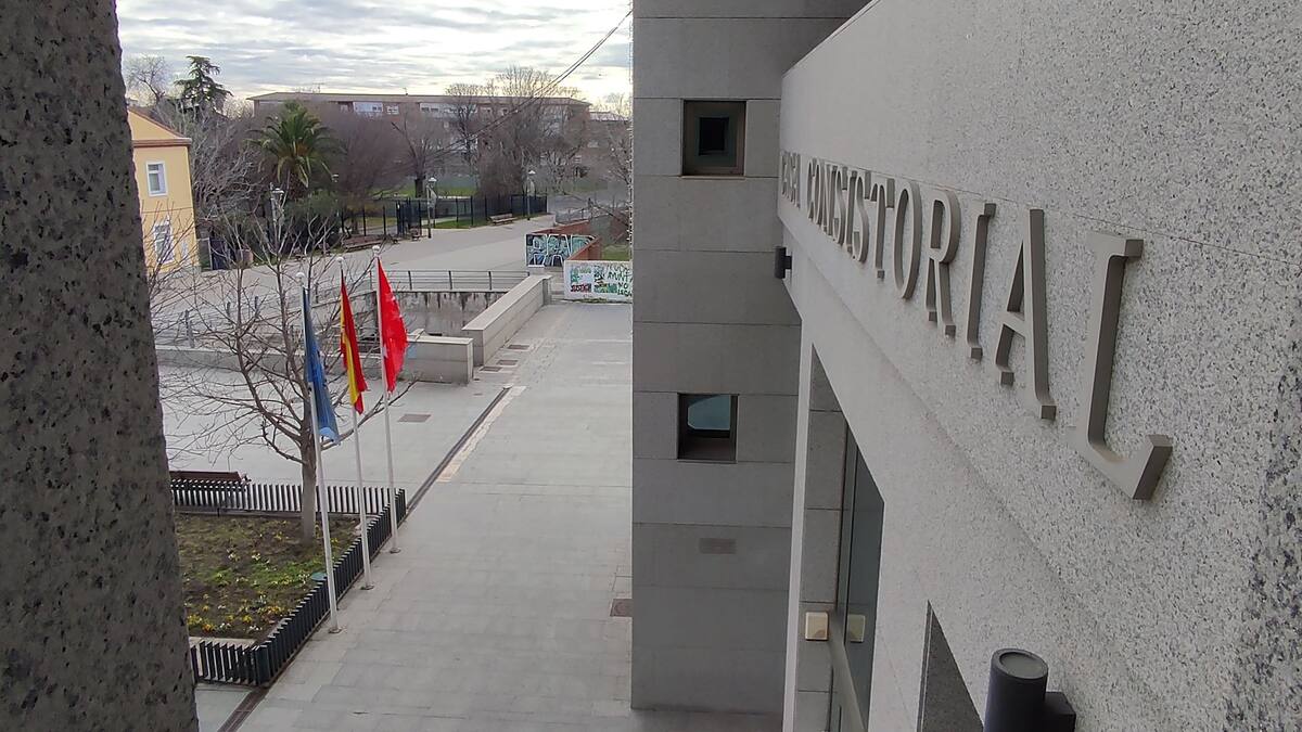 Los concejales de Hacienda y Obras de Leganés, María Estevez y Carlos Delgado, valoran la obtención de financiación para obras del presupuesto