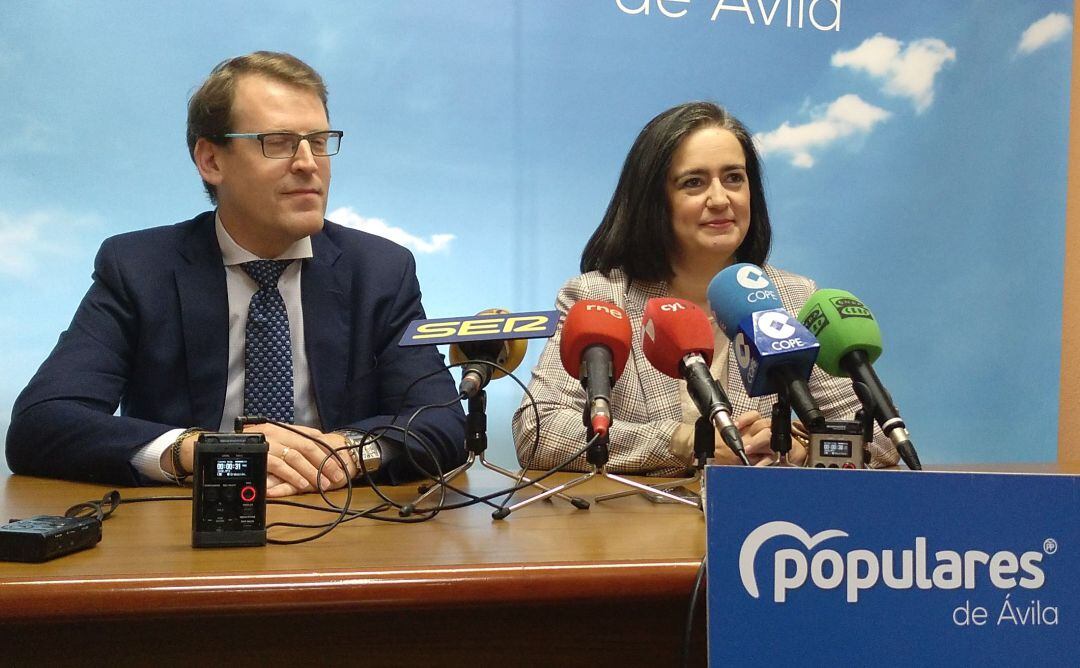 Mario Ayuso y Sonsoles Sánchez-Reyes en la sede del Grupo Municipal del PP