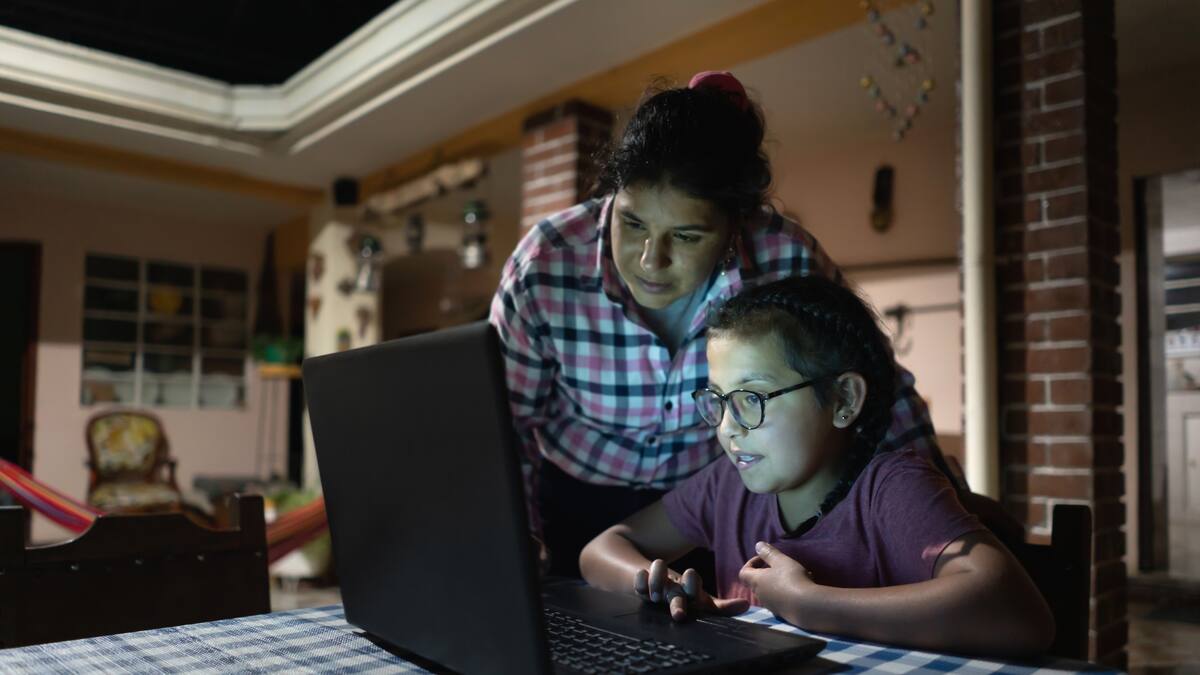 Un millón de euros sin gastar y 143.000 personas sin poder pagar internet en Canarias