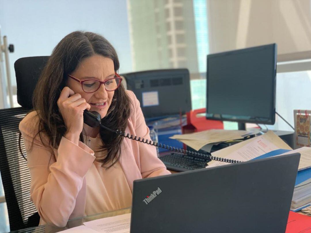 Mónica Oltra atiende a la Cadena SER