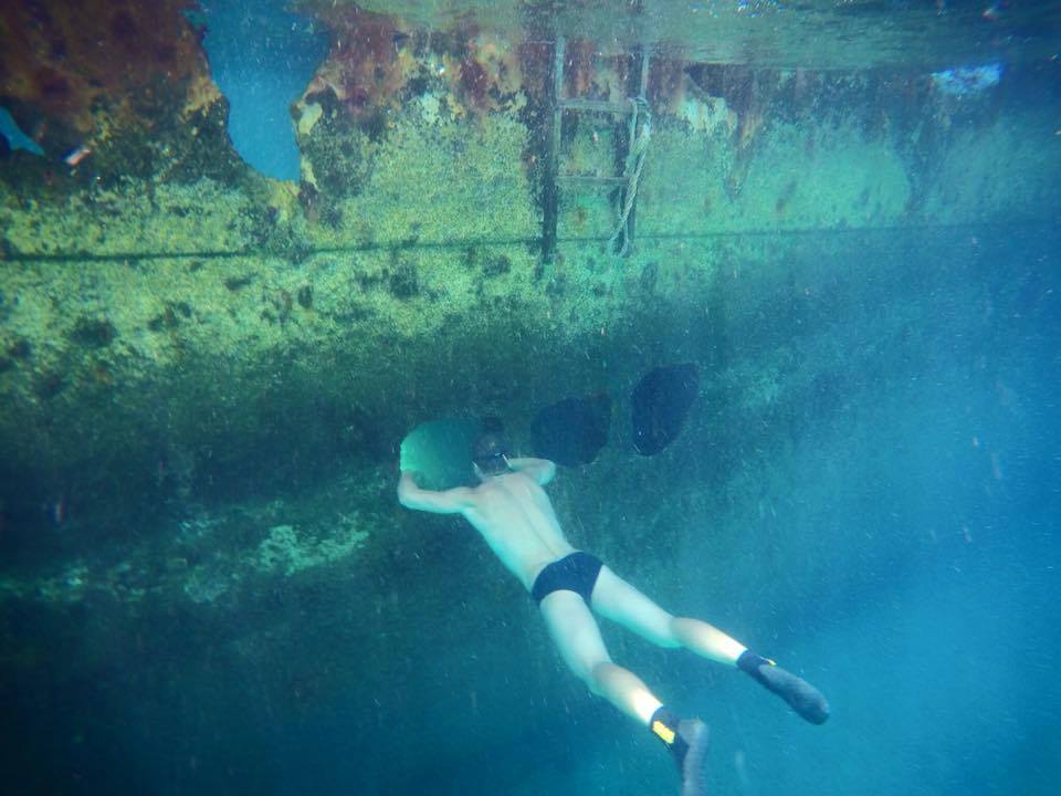 Imágenes de buceadores entrando en el barco Telamón, encallado en Arrecife en 1981.