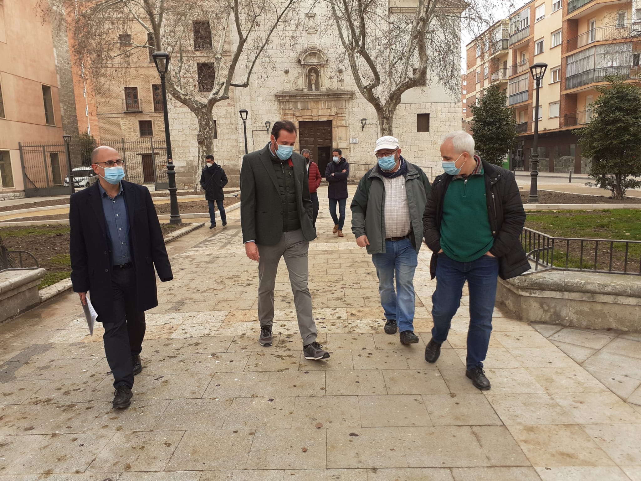 El alcalde visita las obras de la plaza de la Trinidad