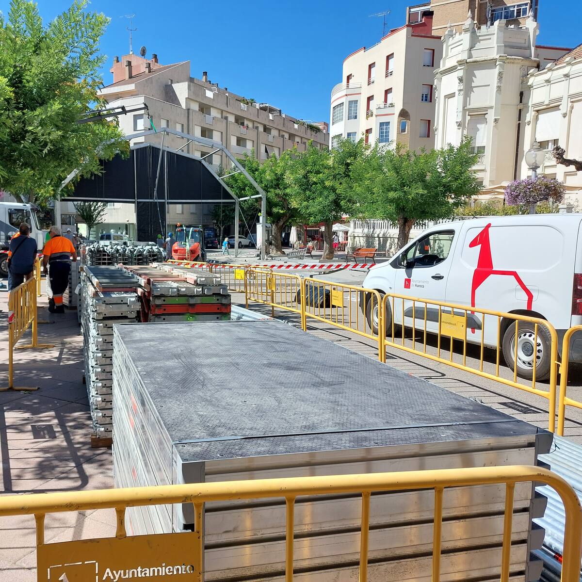 Los escenarios de las fiestas van tomando forma