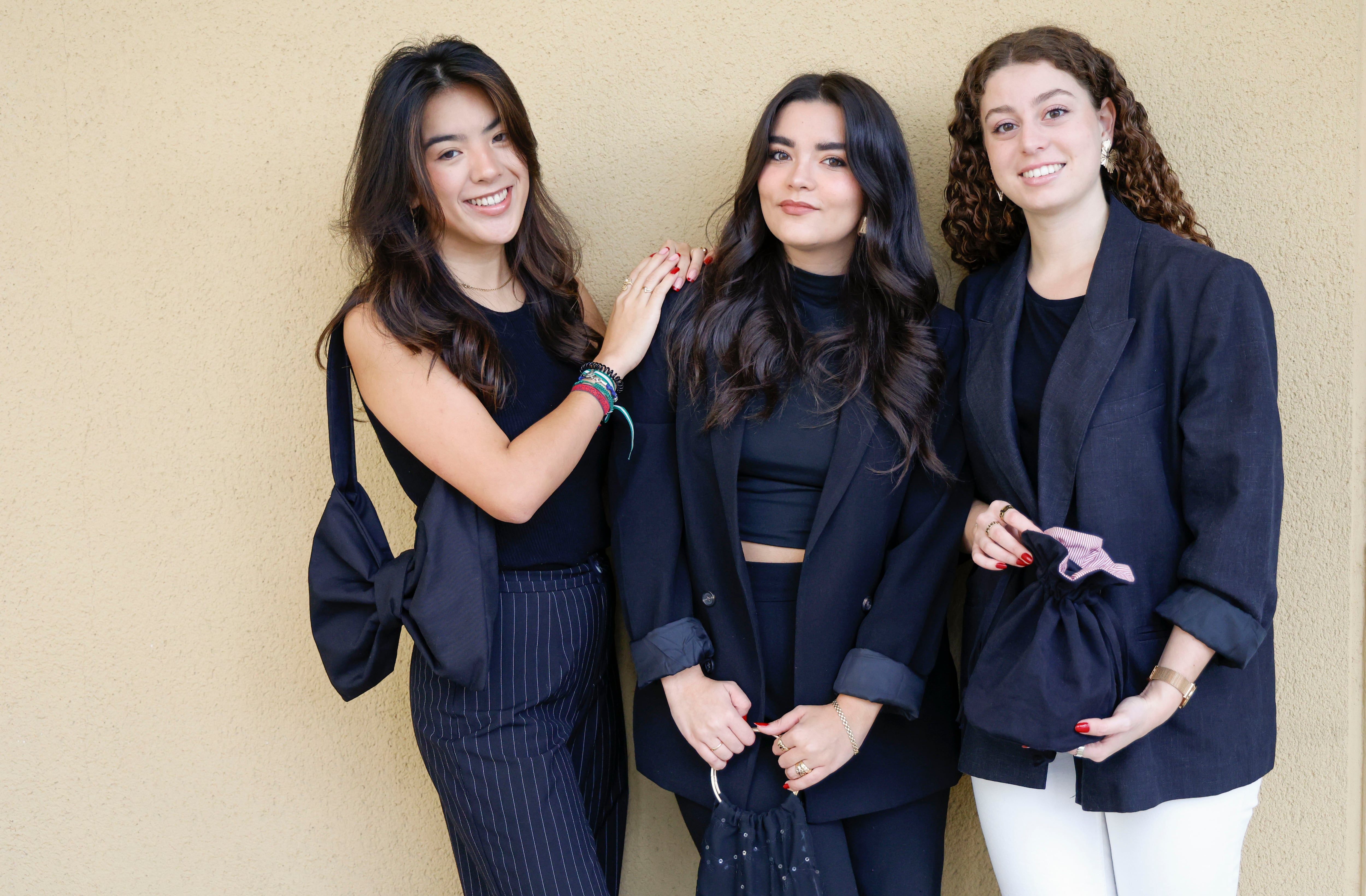 FERROL, 21/10/2024.- Alejandra, Ailin y Lucía, tres alumnas del grado de Gestión Industrial de la Moda, de los más pujantes del campus de Ferrol desde su reciente implantación, consolidan su apuesta emprendedora con Savalé, firma con impacto en redes sociales por uno de sus primeros productos, un bolso de lazo. EFE / Kiko Delgado.