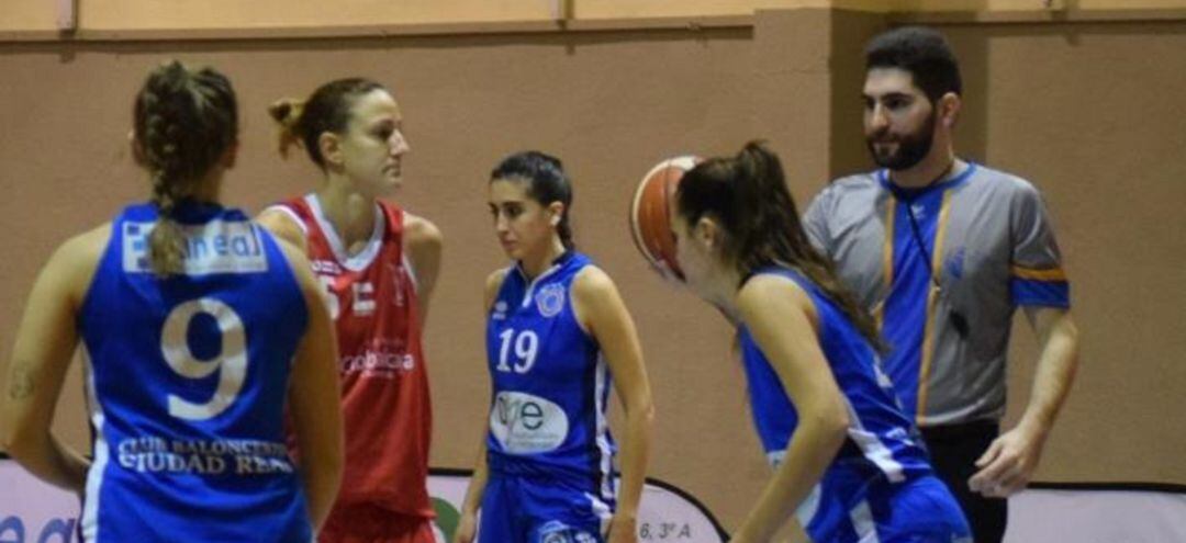 Cris Álvaro en el partido de su vuelta a las canchas