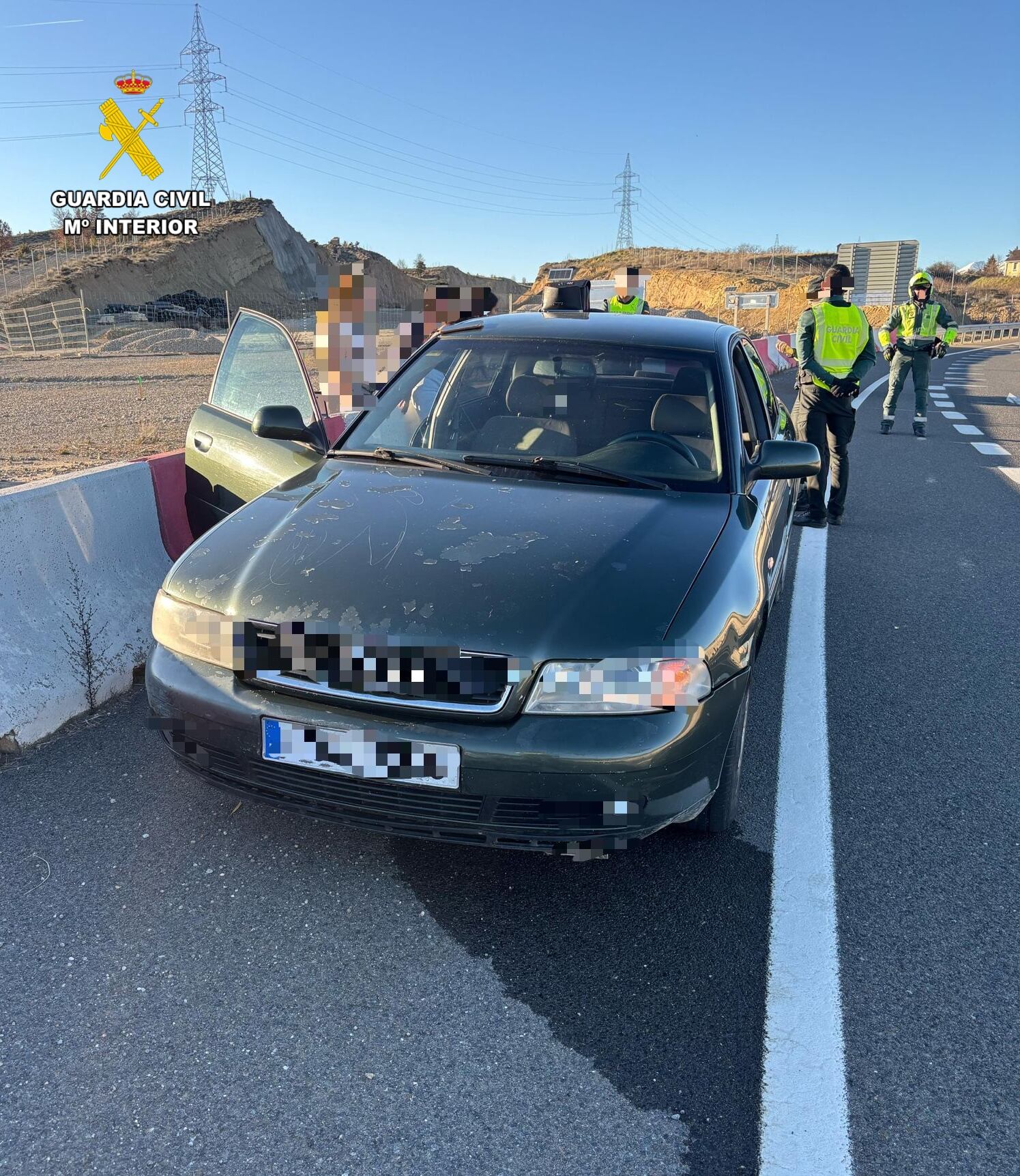 El vehículo interceptado estaba empujando a otro que se encontraba averiado