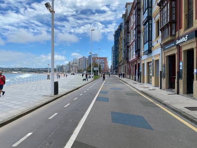 El 'cascayu' y el carril-bici a la altura del martillo de Capua.