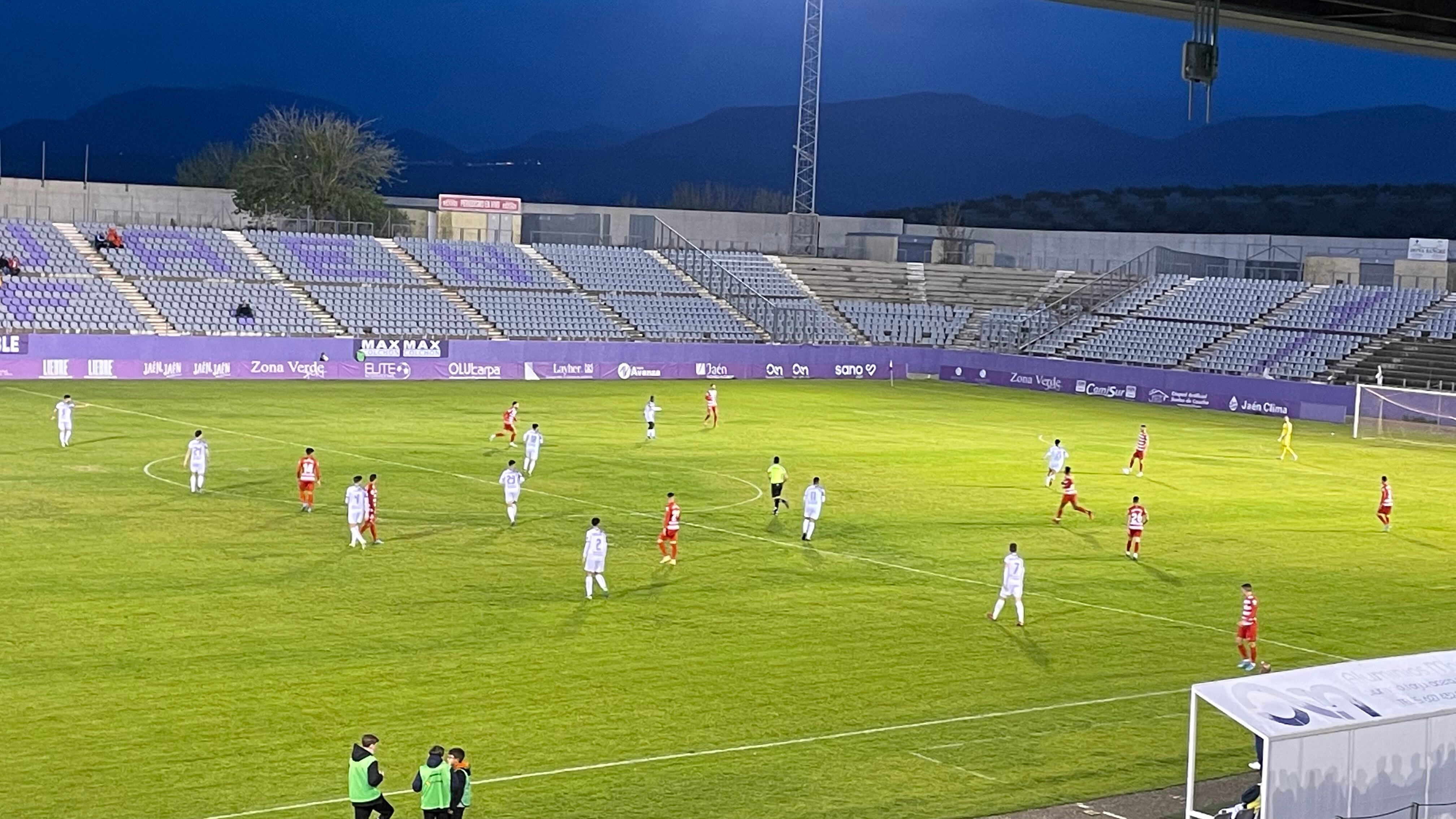 Muy poco público acudió al Estadio de La Victoria para presenciar el partido entre el Real Jaén y el Granada C.F.