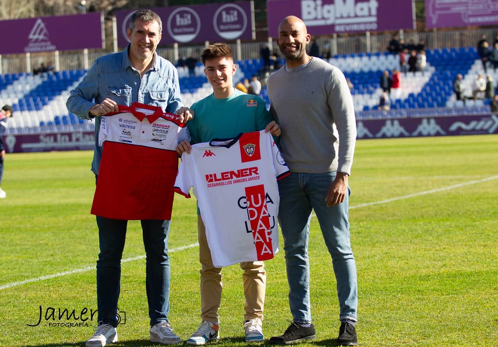 Hernán García y Armengol Engonga con David Alonso