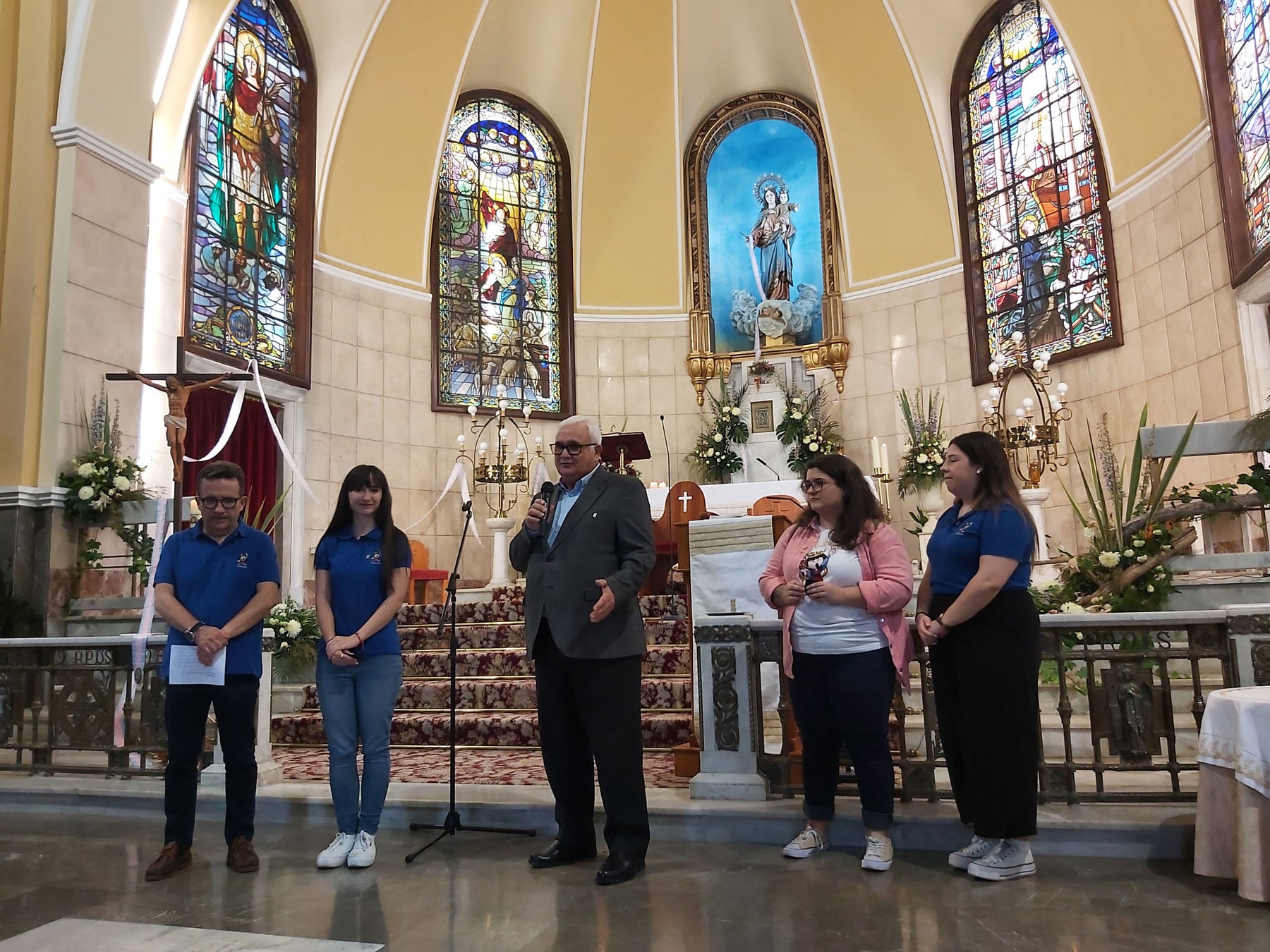 El director de Radio Alcoy, Juan Jordá, dirige unas palabras a los asistentes dando las gracias por el reconocimiento recibido
