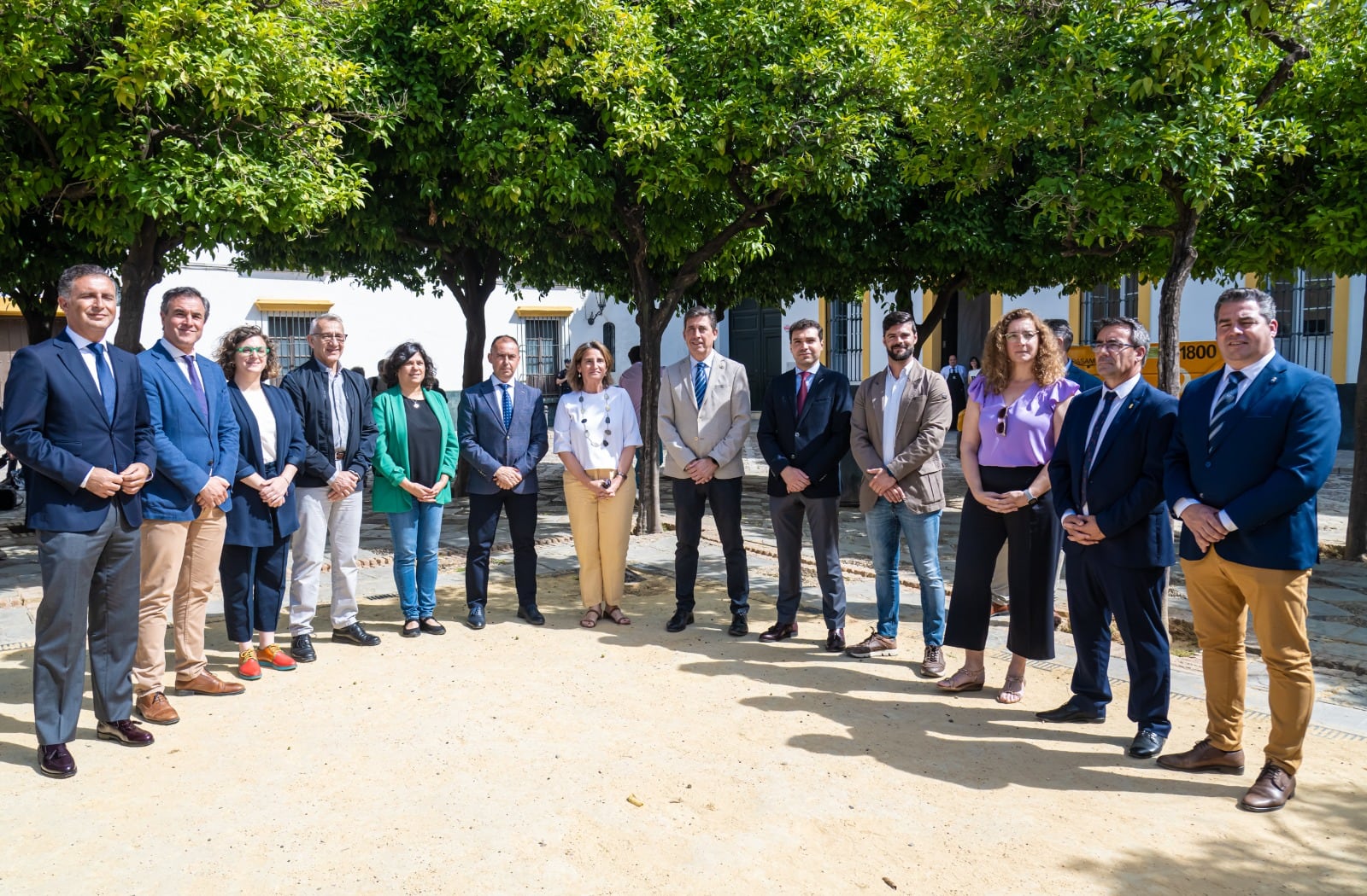 Teresa Ribera junto a las alcaldesas y alcaldes del entorno de Doñana